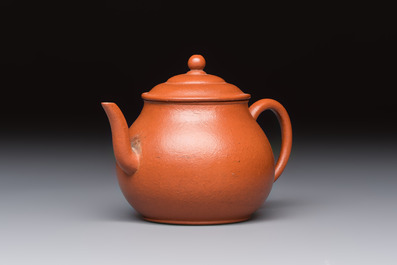 A Chinese Yixing stoneware teapot and cover, signed Hui Mengchen 惠孟臣, 20th C.