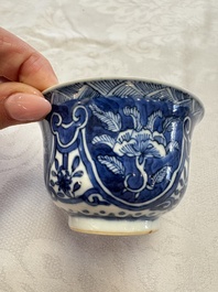 11 Chinese blue and white cups and 10 saucers, Kangxi and jade marks, 18/19th C.