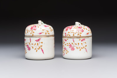 A Chinese famille rose wine pot and a pair of covered wine warming bowls with cups, Qianlong and Wang Fulong Zhi 汪福隆制 marks, 19/20th C.
