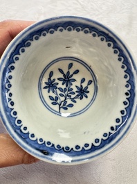 11 Chinese blue and white cups and 10 saucers, Kangxi and jade marks, 18/19th C.