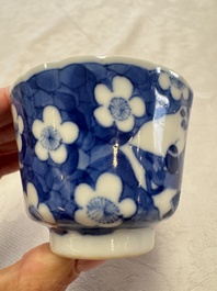 11 Chinese blue and white cups and 10 saucers, Kangxi and jade marks, 18/19th C.