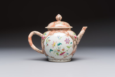 A Chinese famille rose 'Faux-Bois' teapot and three plates, Qianlong