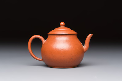 A Chinese Yixing stoneware teapot and cover, signed Hui Mengchen 惠孟臣, 20th C.