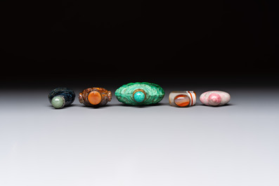Five Chinese hardstone and glass snuff bottles, 20th C.