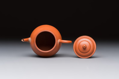 A Chinese Yixing stoneware teapot and cover, signed Hui Mengchen 惠孟臣, 20th C.