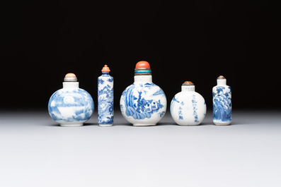 Five various Chinese blue and white snuff bottles, Yongzheng, Qianlong and Tongzhi marks, 19th C.