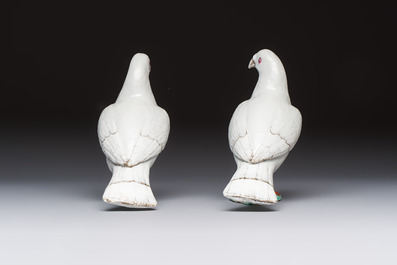 A pair of Chinese famille rose doves, Qianlong
