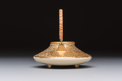 A fine Japanese Satsuma 'Butterflies' teapot and cover, Hattori 服部 mark, Meiji, 19th C.