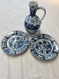 A Japanese Arita blue and white jug and a pair of plates, Edo, 17th C.