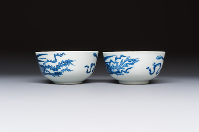 A pair of Chinese blue and white 'Bleu de Hue' bowls with phoenix and scroll design, Noi Phu 內府 mark, 19th C.