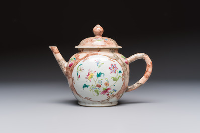 A Chinese famille rose 'Faux-Bois' teapot and three plates, Qianlong