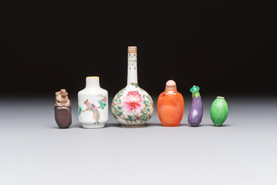 A group of four Chinese porcelain and agate snuff bottles, a miniature vase and a carved seed, Yongzheng and Qianlong marks, 19/20th C.