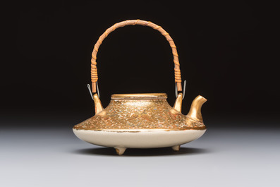 A fine Japanese Satsuma 'Butterflies' teapot and cover, Hattori 服部 mark, Meiji, 19th C.