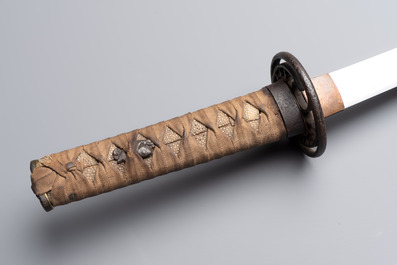 A Japanese wakizashi, signed Izumi no Kami Kanesada, with koshirae, Edo, 18/19th C.