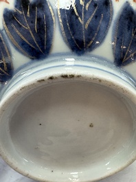 A pair of Japanese Imari 'Shishi Lions' bowls, Edo/Meiji, 19th C.