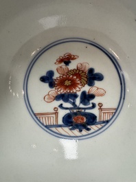 A pair of Japanese Imari 'Shishi Lions' bowls, Edo/Meiji, 19th C.
