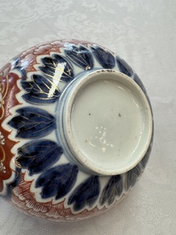 A pair of Japanese Imari 'Shishi Lions' bowls, Edo/Meiji, 19th C.