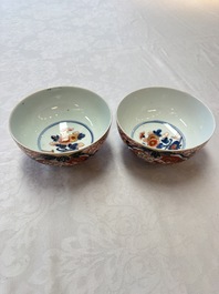 A pair of Japanese Imari 'Shishi Lions' bowls, Edo/Meiji, 19th C.