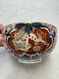 A pair of Japanese Imari 'Shishi Lions' bowls, Edo/Meiji, 19th C.