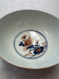 A pair of Japanese Imari 'Shishi Lions' bowls, Edo/Meiji, 19th C.