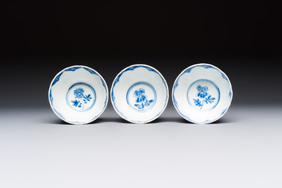 10 Chinese blue and white cups and 16 saucers, Kangxi and later