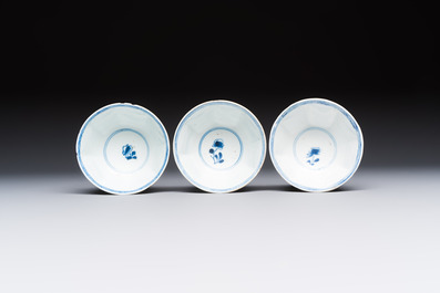 10 Chinese blue and white cups and 16 saucers, Kangxi and later
