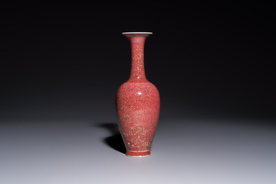 A Chinese peachbloom-glazed vase, 21st C.