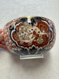 A pair of Japanese Imari 'Shishi Lions' bowls, Edo/Meiji, 19th C.