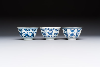 10 Chinese blue and white cups and 16 saucers, Kangxi and later