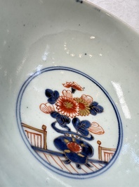 A pair of Japanese Imari 'Shishi Lions' bowls, Edo/Meiji, 19th C.