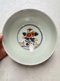 A pair of Japanese Imari 'Shishi Lions' bowls, Edo/Meiji, 19th C.