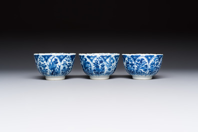 10 Chinese blue and white cups and 16 saucers, Kangxi and later