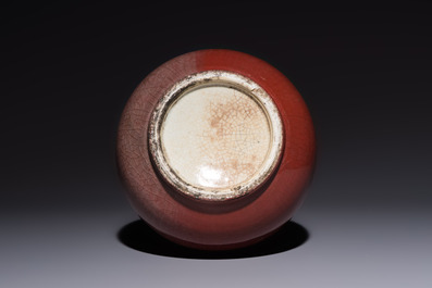 A Chinese copper-red-glazed bottle vase, 18/19th C.
