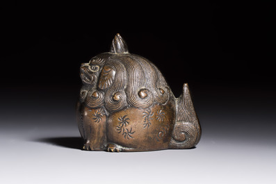 A Japanese bronze 'Shishi' paperweight, Meiji, 19th C.