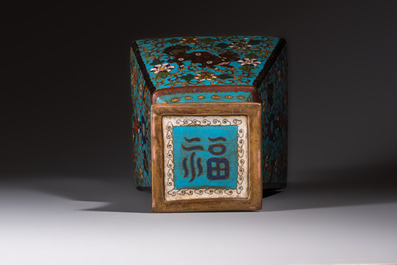 A Chinese cloisonn&eacute; square 'Buddhist Lions and Antiquities' vase, Fu 福 mark, 19th C.