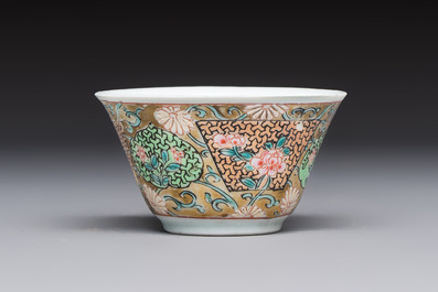 A fine Chinese famille rose gilt-decorated 'Elegant Beauty' cup and saucer, Yongzheng