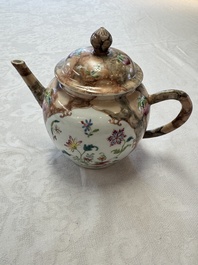 A Chinese famille rose 'Faux-Bois' teapot and three plates, Qianlong