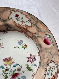 A Chinese famille rose 'Faux-Bois' teapot and three plates, Qianlong