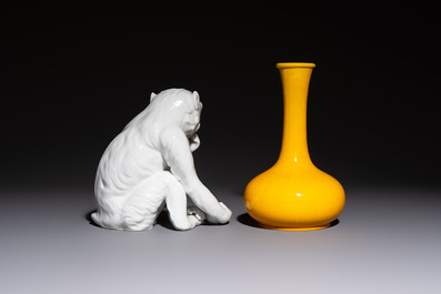 A Japanese Awaji yellow-glazed vase and a white-glazed 'Monkey' group, 19/20th C.