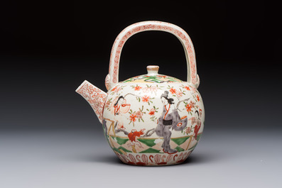 A Japanese Arita wine pot and cover with figural design, Edo, 17th C.