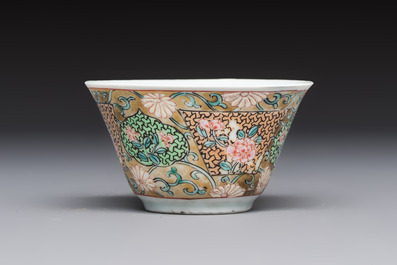 A fine Chinese famille rose gilt-decorated 'Elegant Beauty' cup and saucer, Yongzheng