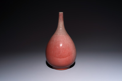 A Chinese copper-red-glazed bottle vase, 18/19th C.