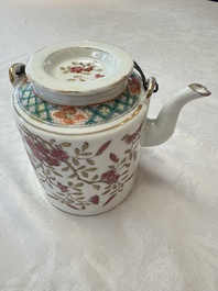 A Chinese famille rose wine pot and a pair of covered wine warming bowls with cups, Qianlong and Wang Fulong Zhi 汪福隆制 marks, 19/20th C.