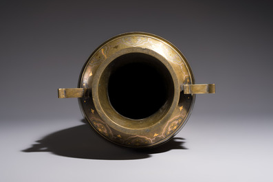 A fine and large Japanese mixed-metal bronze vase with handles, signed 'Dai Nihon Teikoku Ishikawa-ken Kanazawa Dōgyoku Kaisha sei', Meiji, 19th C.