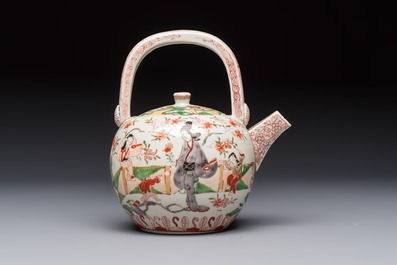 A Japanese Arita wine pot and cover with figural design, Edo, 17th C.