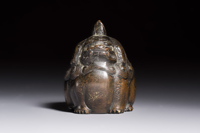 A Japanese bronze 'Shishi' paperweight, Meiji, 19th C.