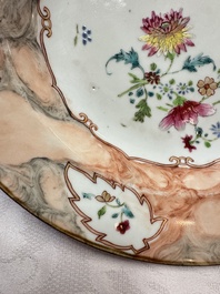 A Chinese famille rose 'Faux-Bois' teapot and three plates, Qianlong