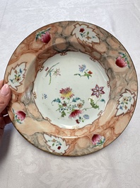 A Chinese famille rose 'Faux-Bois' teapot and three plates, Qianlong