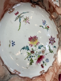 A Chinese famille rose 'Faux-Bois' teapot and three plates, Qianlong