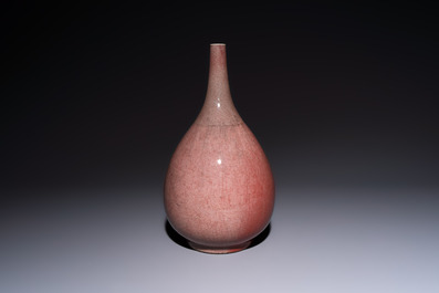 A Chinese copper-red-glazed bottle vase, 18/19th C.